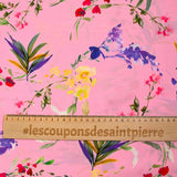 Crêpe fin imprimé fleurs fond rose