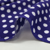 Viscose imprimée à pois 8mm blanc fond indigo