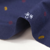 Jersey de algodón estampado café y baguette con fondo índigo