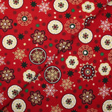Popeline de coton imprimée médaillons et flocons de Noël fond rouge