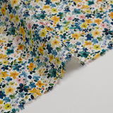 Voile de coton imprimé digital petites fleurs aquarelle jaune et bleu sur fond blanc
