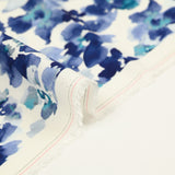 Viscose imprimée fleur bleue aquarelle fond blanc