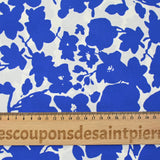 Viscose imprimée fleurs bicolore bleu roi fond blanc