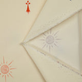 Gabardine 100% coton symbole et soleil fond blanc cassé