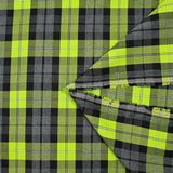 Tejido de polialgodón teñido con grandes cuadros verde manzana sobre fondo gris oscuro