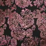 Brocart lamé rose foncé bouquet de roses fond noir