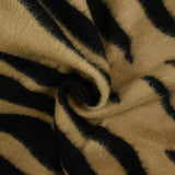 Lana de lana de lana y fondo marrón de seda tigre negro