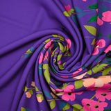 Satin polyester mat imprimé fleurs champêtre rose fond violet