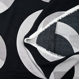 Viscosa estampada círculo gris fondo negro