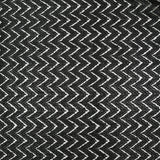 Cordón de poliéster de chevron negro con fondo negro.