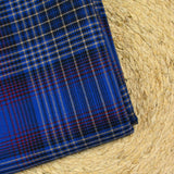 Laine à carreaux rouge et beige fond bleu
