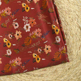 Satin de soie imprimé cascade de fleurs fond bordeaux