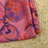 Satin polyester fin imprimé souvenir botanique fond rose