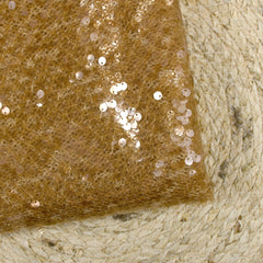 Sequins sur tulle résille ambre